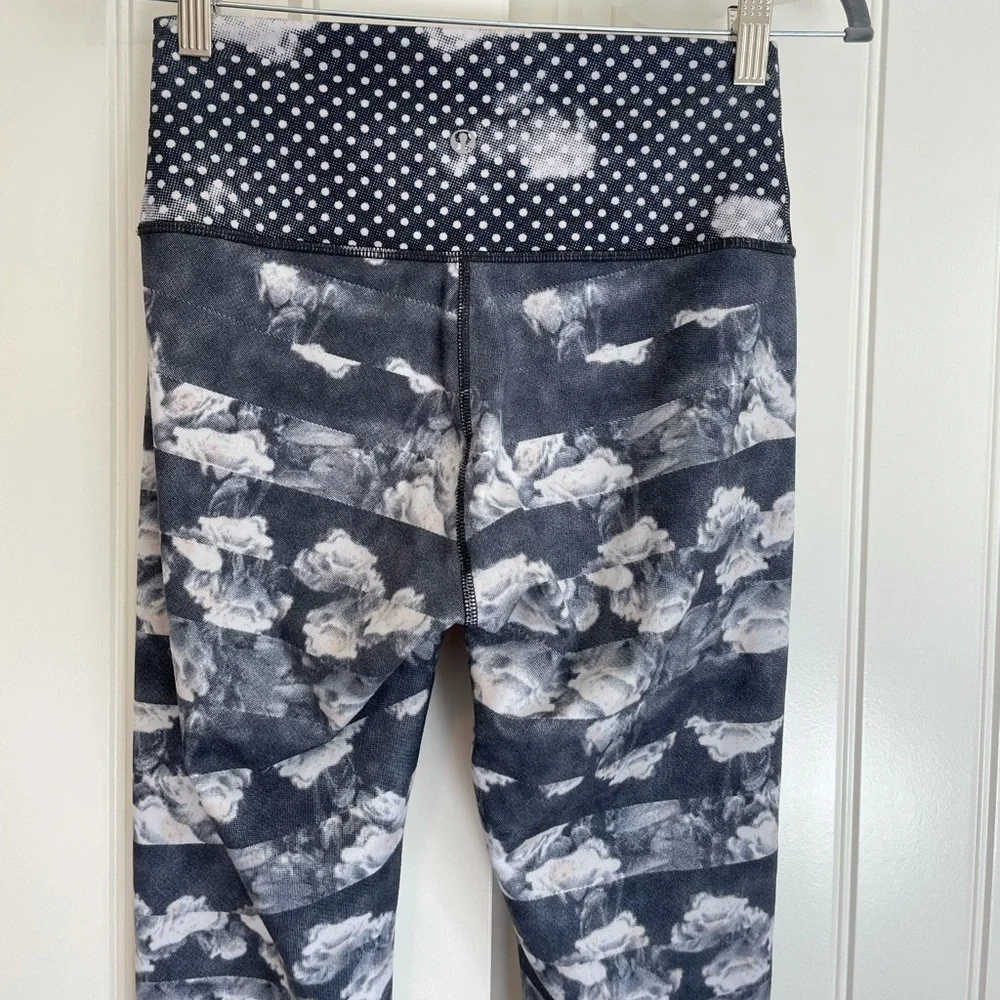Lululemon wonder under 25” high rise cloud polka floral dot leggings size 4